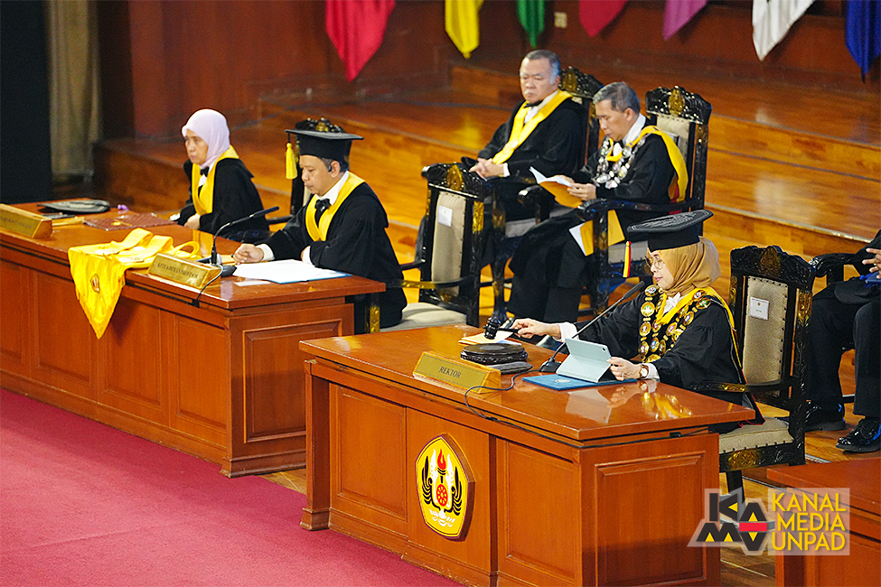 Unpad Kukuhkan Sembilan Guru Besar Baru