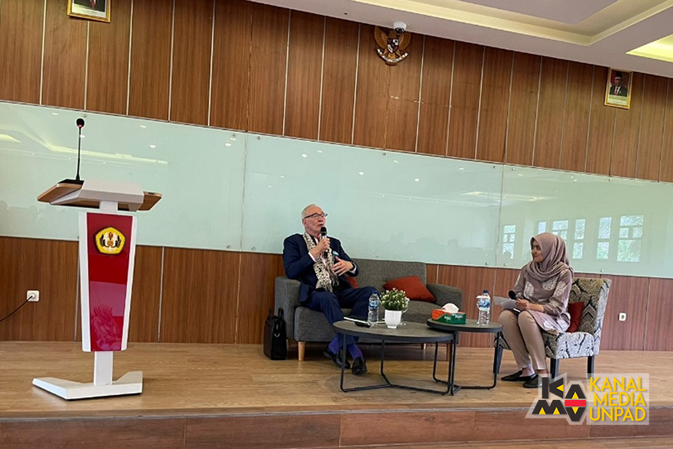 Mantan Hakim Agung Hawaii Beri Kuliah Umum di FH Unpad