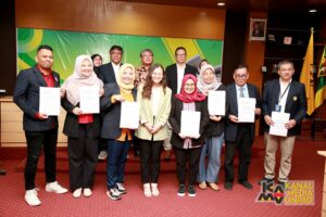 Tujuh Prodi Fikom Unpad Resmi Terima Sertifikat Akreditasi Internasional AQAS