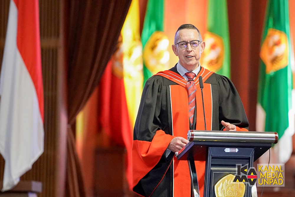 Rektor University of Waikato Selandia Baru Sampaikan Orasi Ilmiah di Peringatan Dies Natalis ke-67 Unpad